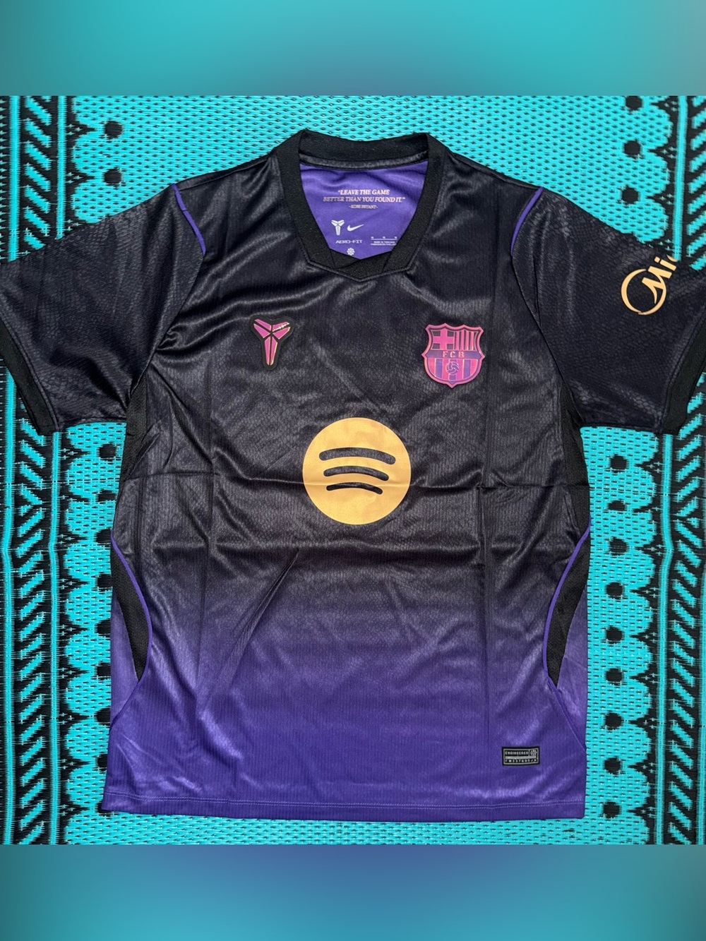 FC Barcelona Kobe Away Jersey/Kit Fan Version (Medium)